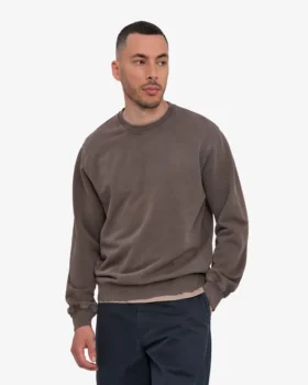Suéter Classic Organic de cuello redondo – Barro descolorido