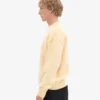 Suéter de cuello redondo oversize de lana merino - Amarillo suave